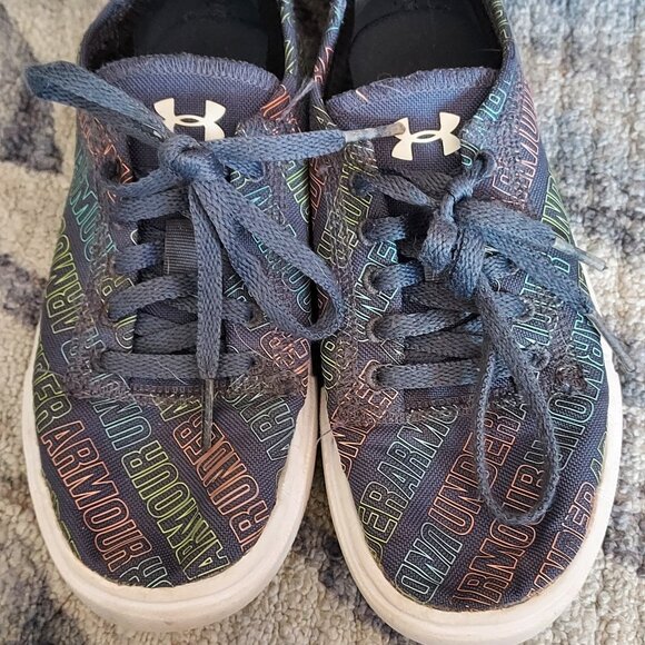 Girls Under Armour shoes size 1 - Picture 1 of 4